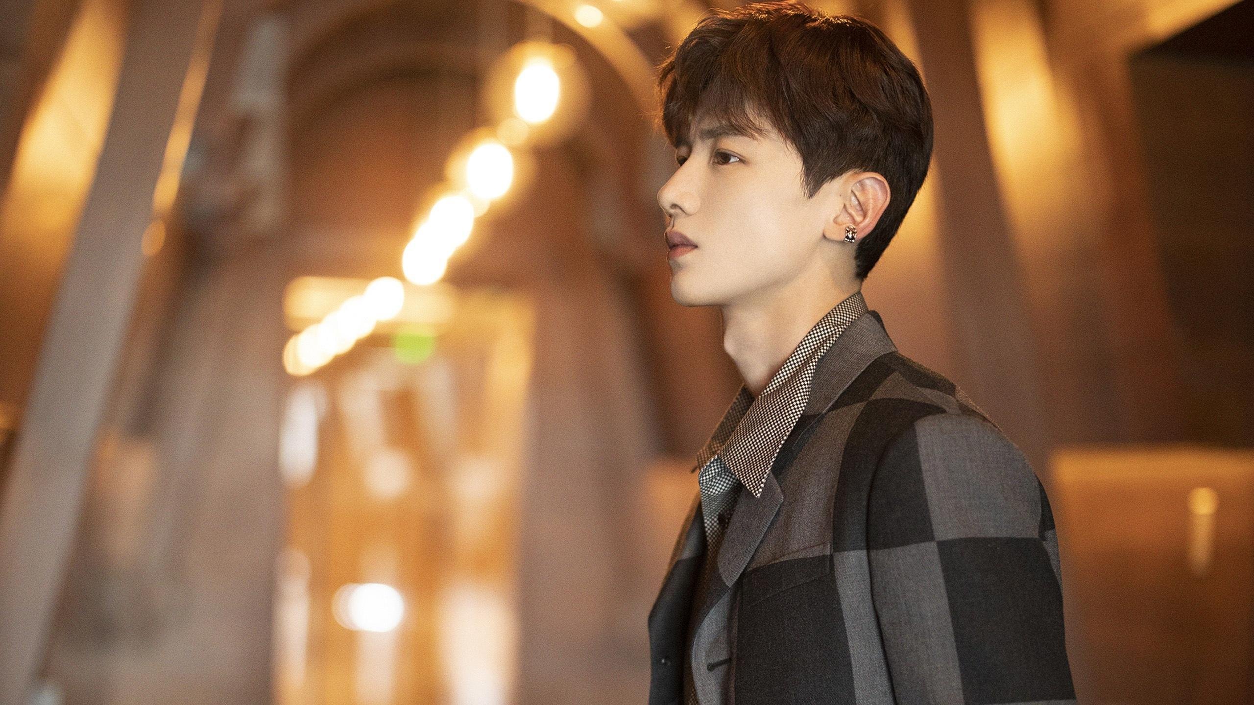 英超豪门争夺，比分3-2，比赛关键数据：抢断成功率77%，长传准度高达85%